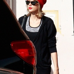 01-02 - Heading to the gym in West Hollywood - California